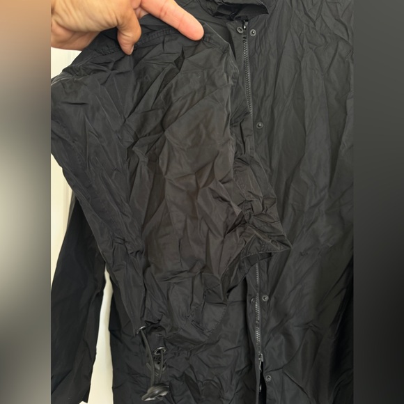 Tahari Lightweight Packable Travel Rain Coat - Size M - Picture 3 of 11